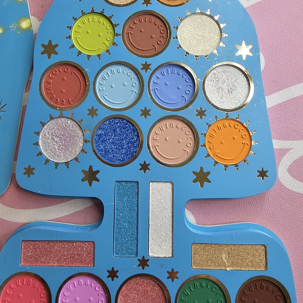 Vibrant Eyeshadow Palette - Picture 3 of 3